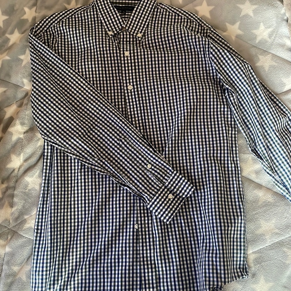Tommy Hilfiger- never worn/ perfect condition- button down- L